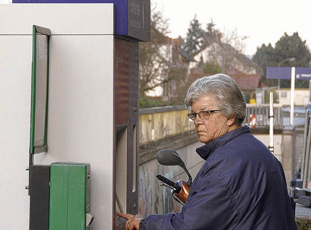 Kartenkauf &#8211; abhngig vom Sonnen...e, etwas auf dem Display zu erkennen.   | Foto: V. Langelott