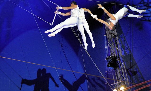 Gewagte Aktionen in zwlf Metern Hhe: die Flying Mendonca   | Foto: Zirkus Charles Knie