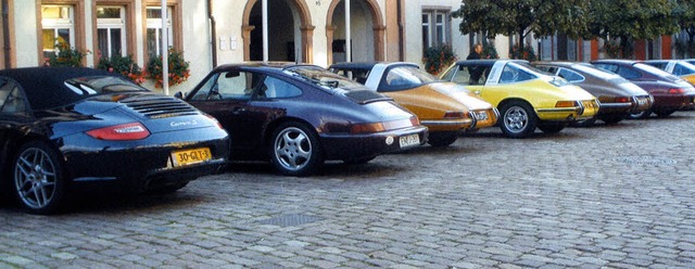 Hollndische Oldtimer-Porsche zur Stippvisite auf dem Waldkircher Marktplatz.  | Foto: privat