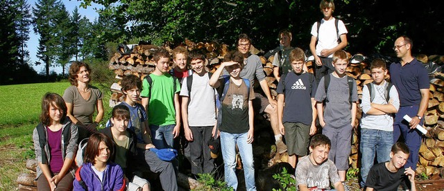 15 Jugendliche bei der &#8222;Junior-Ranger-Freizeit&#8220; im Freimter Wald.   | Foto: Landratsamt