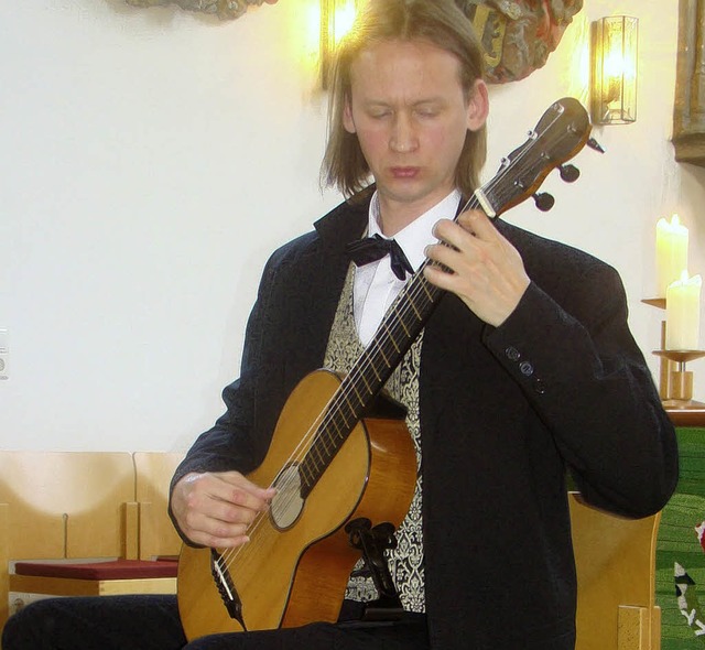 Dieter Silvan Wei bei seinem Auftritt in der evangelischen Kirche in Grenzach   | Foto: Ingrid Arndt