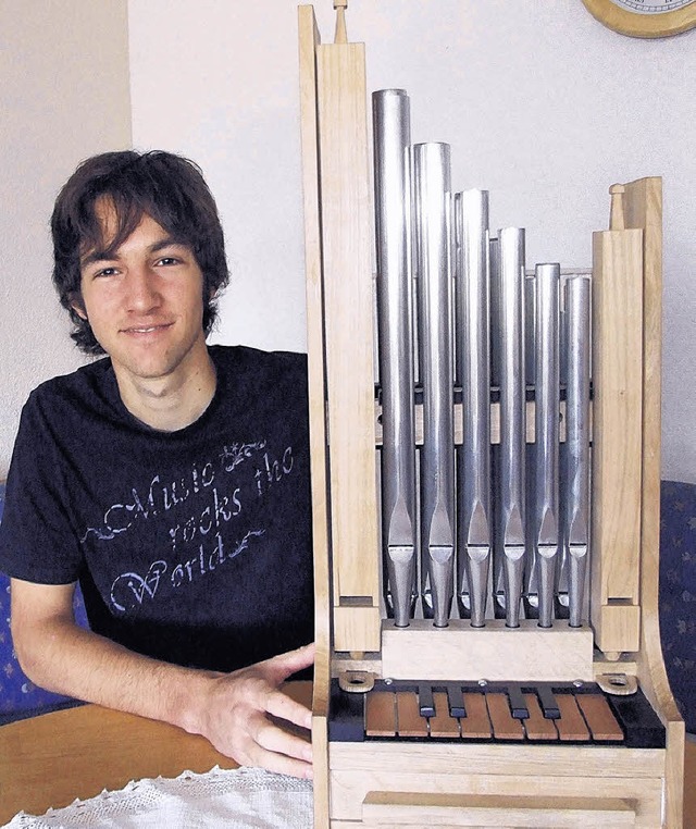 Liebt die Verbindung von  Holz und Musik: der Orgelbauer Andreas Thoma   | Foto: freudig