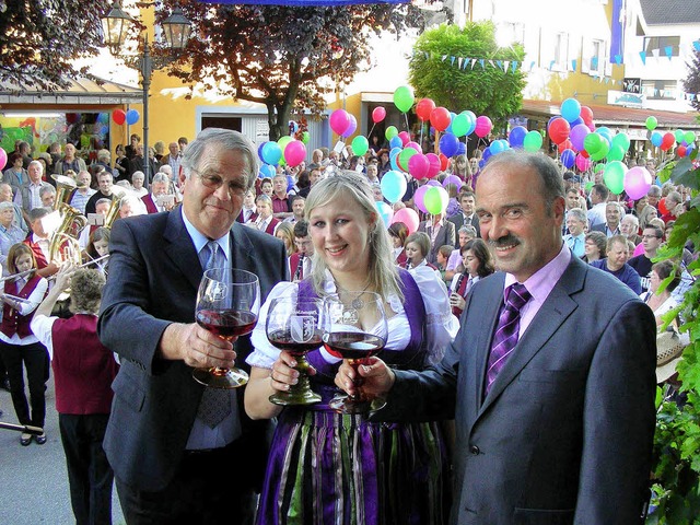Gemeinsam erffneten (von links) Helmu...neckenburger das viertgige Weinfest.   | Foto: Schneberg