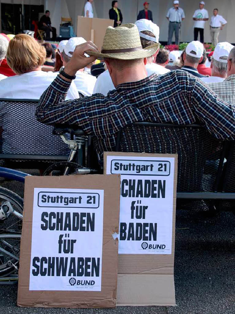 Gesprche und Protest: Bahnchef Rdiger Grube besucht Bad Krozingen