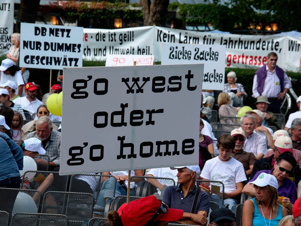 Gesprche und Protest: Bahnchef Rdiger Grube besucht Bad Krozingen