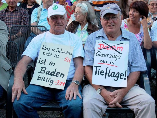 Protest gegen Bahnlrm.  | Foto: Huber