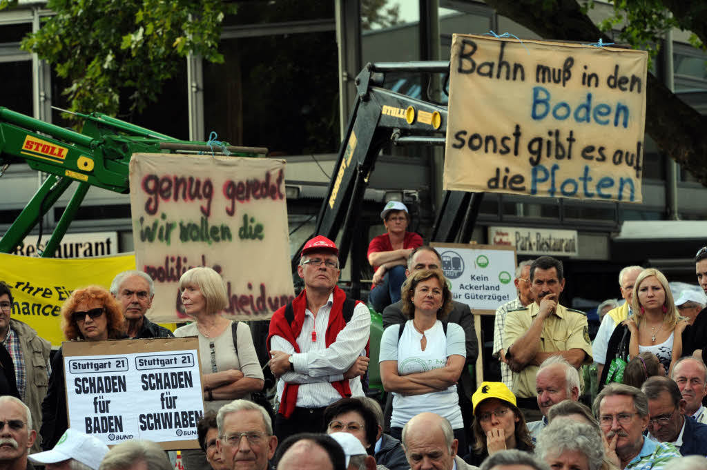 Gesprche und Protest: Bahnchef Rdiger Grube besucht Bad Krozingen