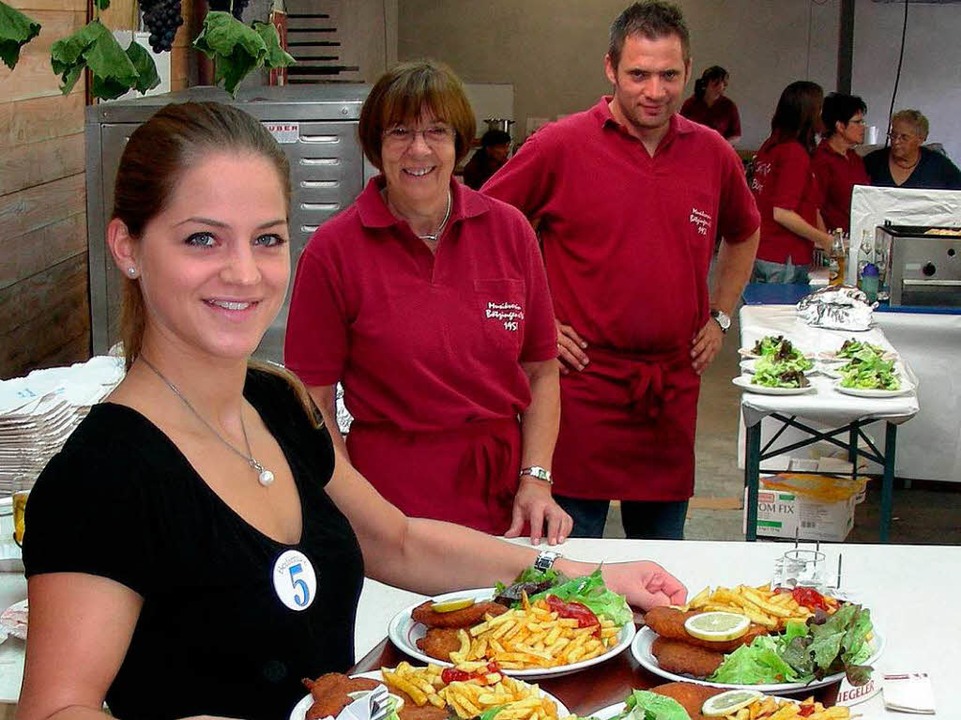 Nachgefragt war das  Mittagessen beim Musikverein  | Foto: Mario Schneberg
