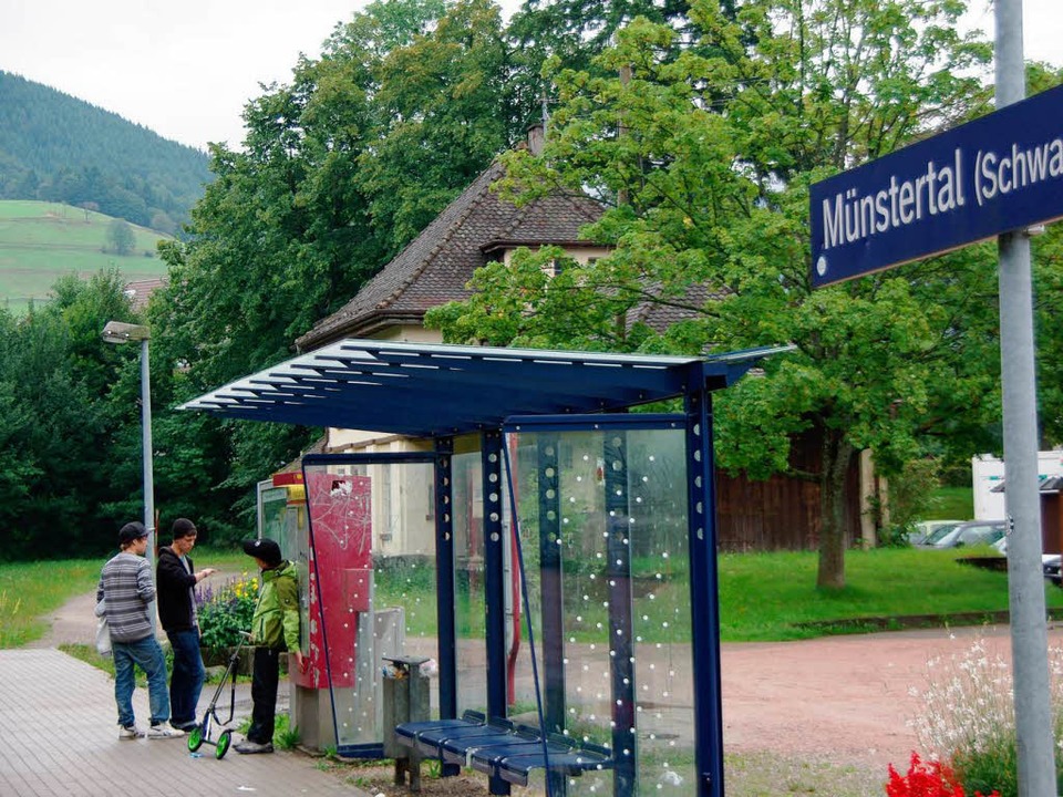Am Bahnhof Münstertal soll ein Lebensm...und  haben einen Anwalt eingeschaltet.  | Foto: Hans Christof Wagner
