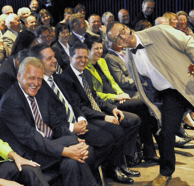 Festakt mit Spa: Der Comedian &#8222;...  und alle anderen Gste zum  Lachen.   | Foto: sigwart