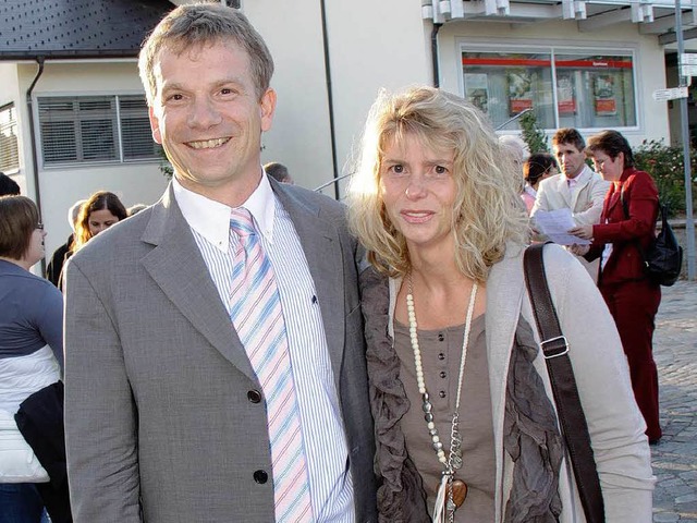 Josef Matt freut sich mit Ehefrau Ulrike ber sein beachtliches Wahlergebnis.  | Foto: Wilfried Dieckmann