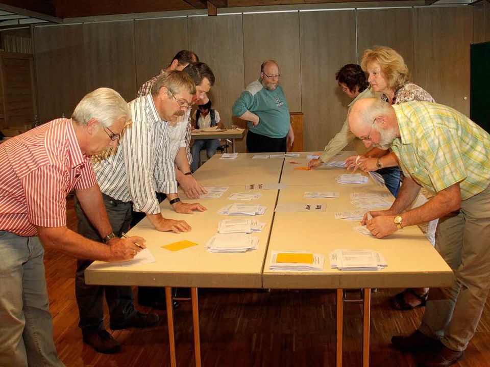 Auch im Haus des Gastes wurde zügig nach Schließung des Wahllokals  ausgezählt.  | Foto: Wilfried Dieckmann