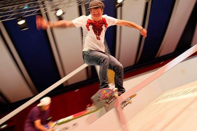 Atemberaubende Tricks auf dem Skateboard