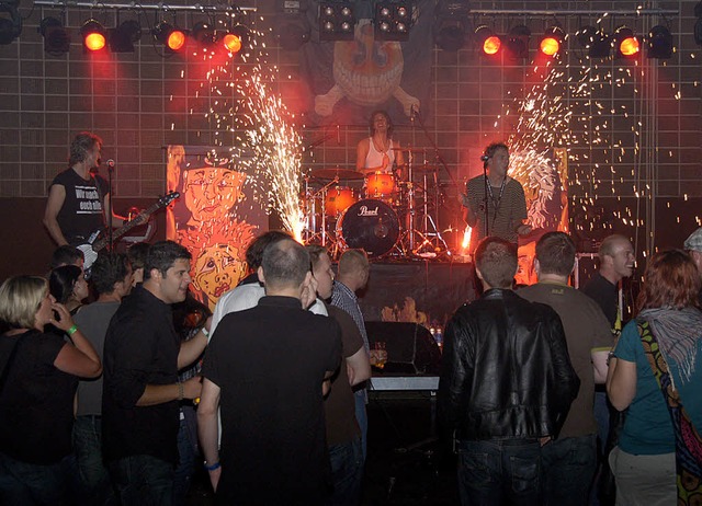 &#8222;Die Toten rzte&#8220;  sprhen... Rocknacht der Stadtmusik Sthlingen.   | Foto: Noeske