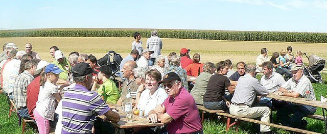 Rund 80 Teilnehmer waren unterwegs bei der Bannwanderung um Mappach.    | Foto: Sigmund Eckard