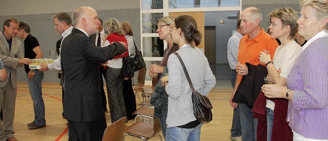 War beim Stehempfang in der Lufelberg...zum berzeugenden Votum gratulierten.   | Foto: Herbert Frey