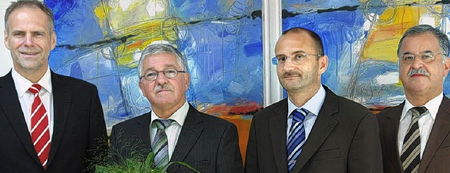 Abschied nach 44 Jahren: Wolfgang Stra... Personalleiter Albert Ott gewrdigt.   | Foto: volksbank