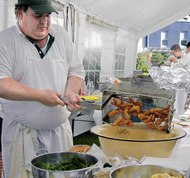 Frisch frittierte Calamares gab es unter anderem beim Hertener Fischerfest.   | Foto: Petra Mller