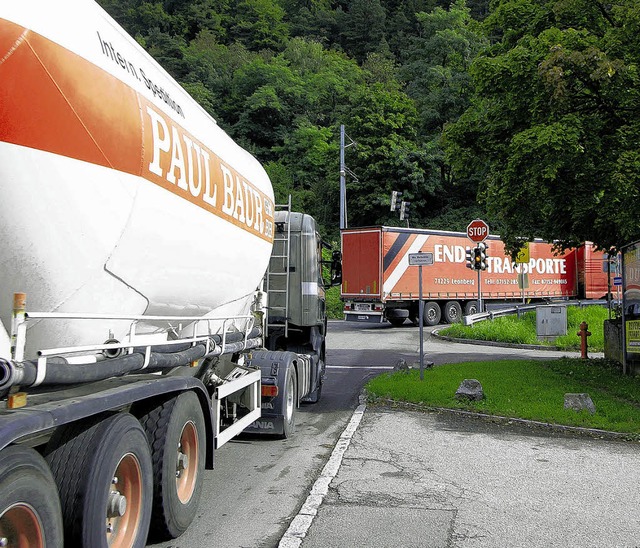 ber die Ampelkreuzung Badener Strae/...in die Waldshuter Schmittenau hinein.   | Foto: huber