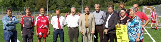 Freude ber die neue Sportarena in Teg...Letzterer war der fleiigste  Helfer.   | Foto: K. Berger