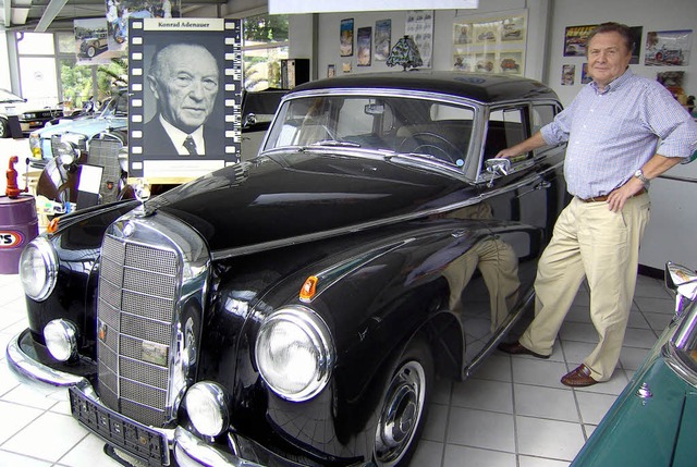 Stolz prsentiert Dietrich Groblotekamp sein Lieblingsstck: den Mercedes 300.   | Foto: Ines fuchs