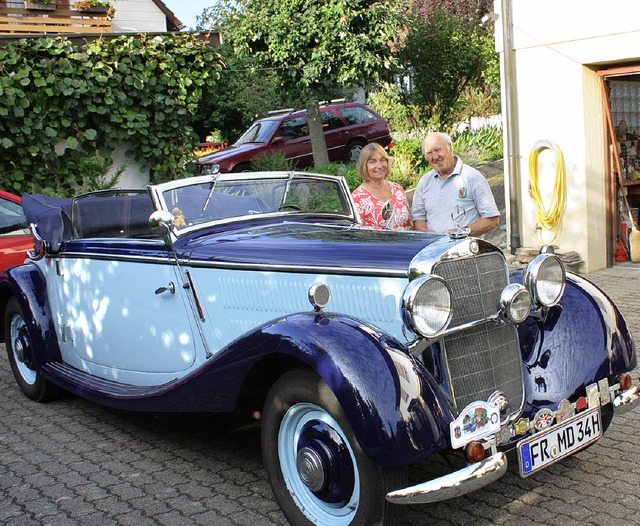 Alfred und Gerhild Danner besitzen sel...2,3 Liter vom Typ W143, Baujahr 1936.   | Foto: Fssler