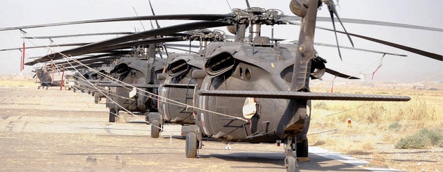 70 solche Hubschrauber vom Typ Black H...ager Masar-I-Scharif der Bundeswehr.    | Foto: ddp