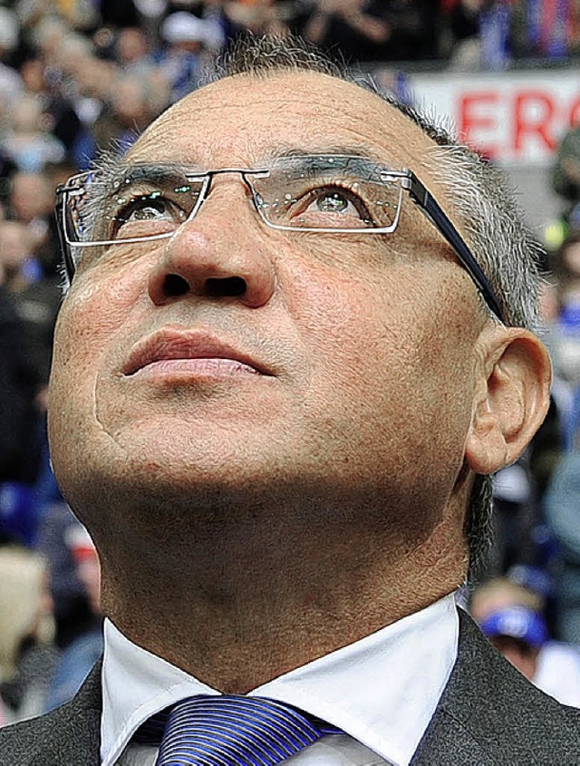 Muss zurzeit zu anderen Mannschaften aufschauen: Schalke-Trainer Felix Magath   | Foto: dpa