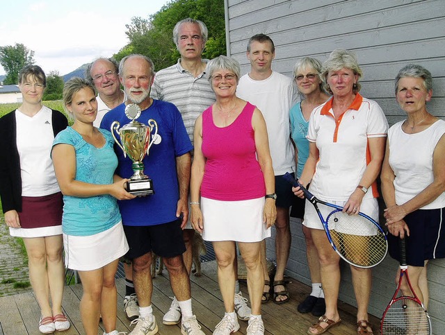 Gruppenbild der Teilnehmer am 30. &#82...orne links) Ellen und Gregor Scheuble.  | Foto: Dietmar Noeske