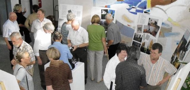 Mit der Sonderschau &#8222;1000 Sonnta...Ausstellung im Rathaus-Foyer erffnet.  | Foto: Wiedermann