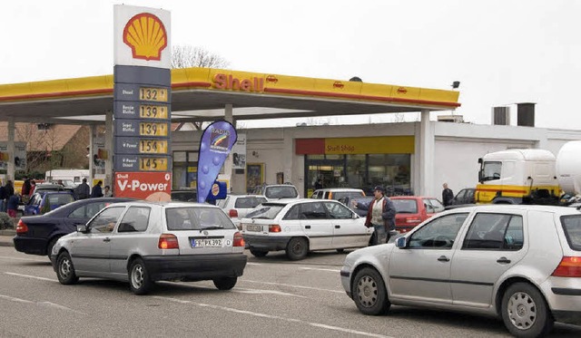 Shop und Bistro der Shell-Tankstelle G...len durch einen Neubau ersetzt werden.  | Foto: ARCHIVFOTO: Bernhard rein