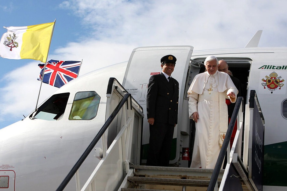 Der Papst bei seiner Ankunft in Edinburgh. (Foto: dpa) Der Papst bei seiner Ankunft in Edinburgh. (Foto: dpa)