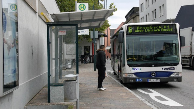Stadtbus an der Haltestelle Burghof: D...t des Lrracher Stadtbusliniennetzes.   | Foto: Nikolaus Trenz
