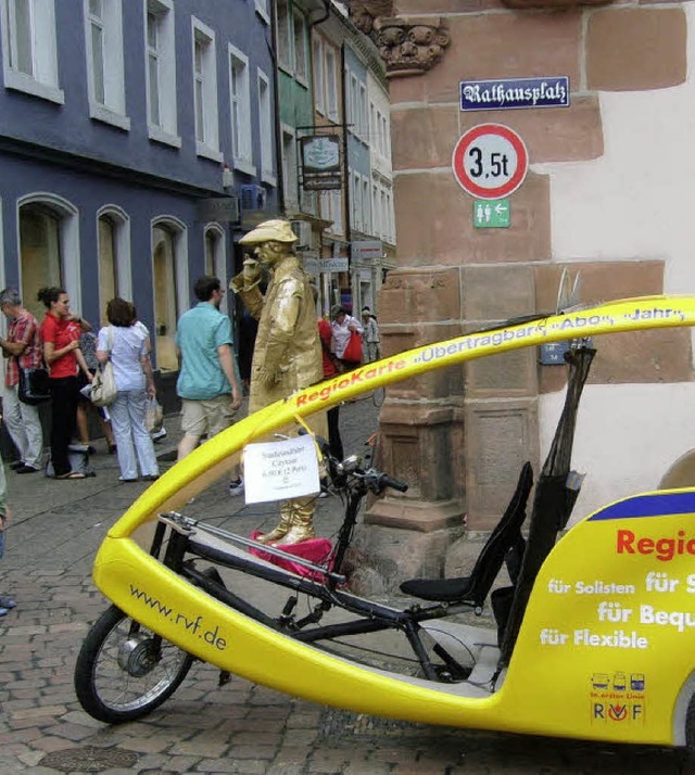 Ein Fahrradtaxi vor dem Einsatz vor dem Freiburger Rathaus.  | Foto: Fahrradtaxi Freiburg