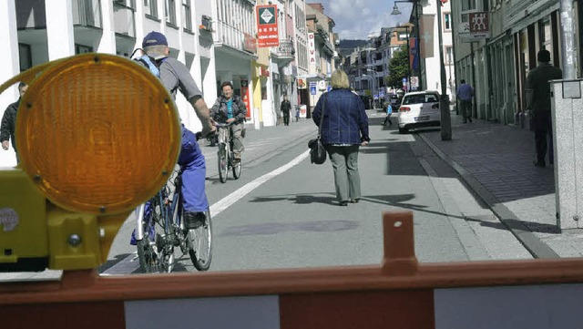 Die Tumringer Strae wird mehr und meh...Platz als Fugngerzone wahrgenommen.   | Foto: Barbara Ruda