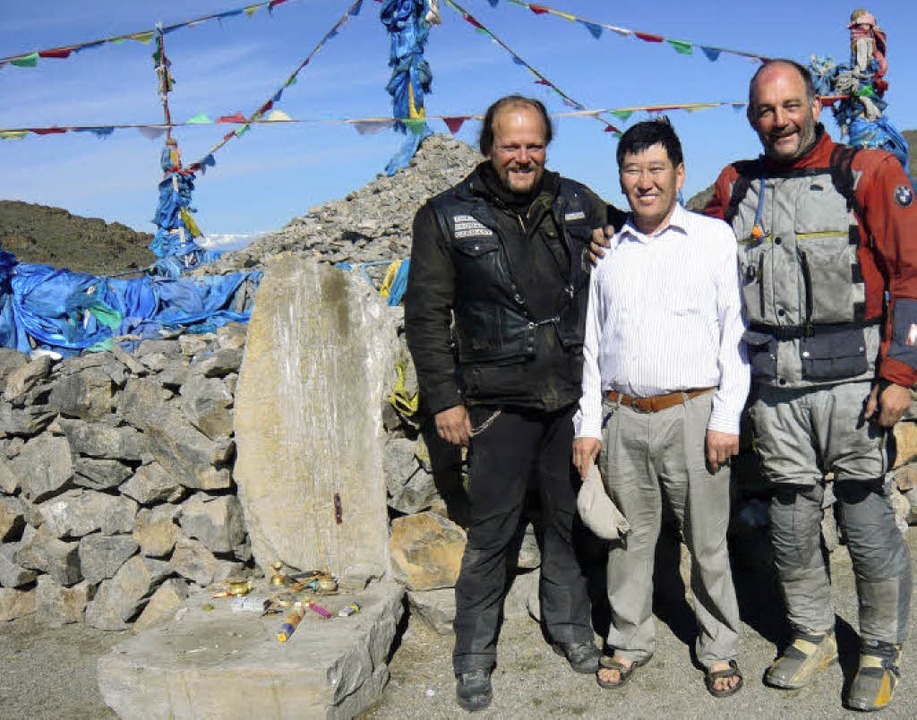Jürgen Weissenberger (links) und Henni... Mongolei freundliche Menschen kennen.  | Foto: Moritz Lehmann