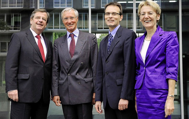 Finanzminister Willi Stchele (links) ...ger Karl-Christoph Jehle ins Amt ein.   | Foto: thomas Kunz
