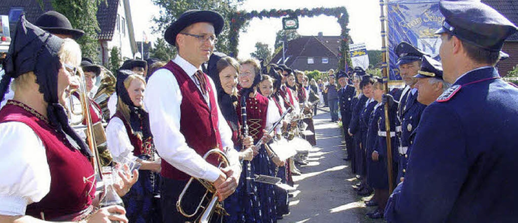Begrung des Musikvereins Urberg durch die Freiwillige Feuerwehr Northen  | Foto: privat