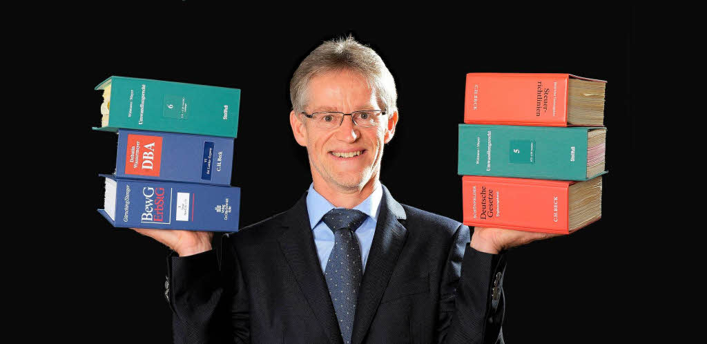 Zahlen und Paragraphen sind das Metier von Roland Wetzel. Dahinter verbirgt sich ein offener, sozial engagierter  Mensch.