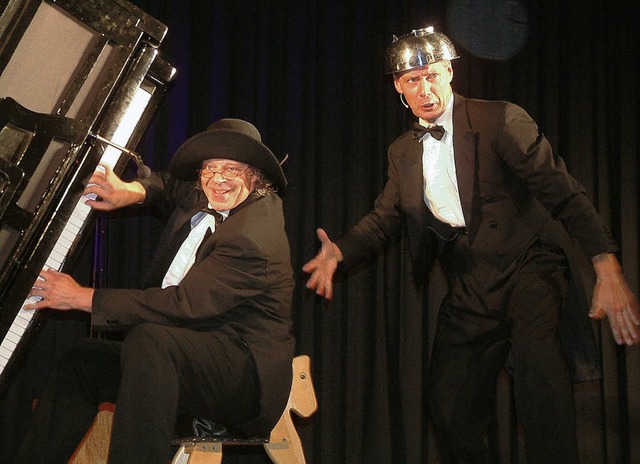 Mit witziger Musik-Comedy nahm das Duo...aal Klassik und Oper auf die Schippe.   | Foto: roswitha frey