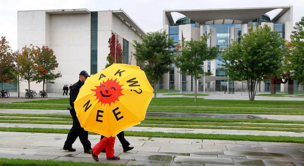 Lebt die Demo-Kultur der 80er Jahre wieder auf? Schwarz und Gelb dominierten die Anti-Atom-Demonstration in Berlin Lebt die Demo-Kultur der 80er Jahre wieder auf? Schwarz und Gelb dominierten die Anti-Atom-Demonstration in Berlin