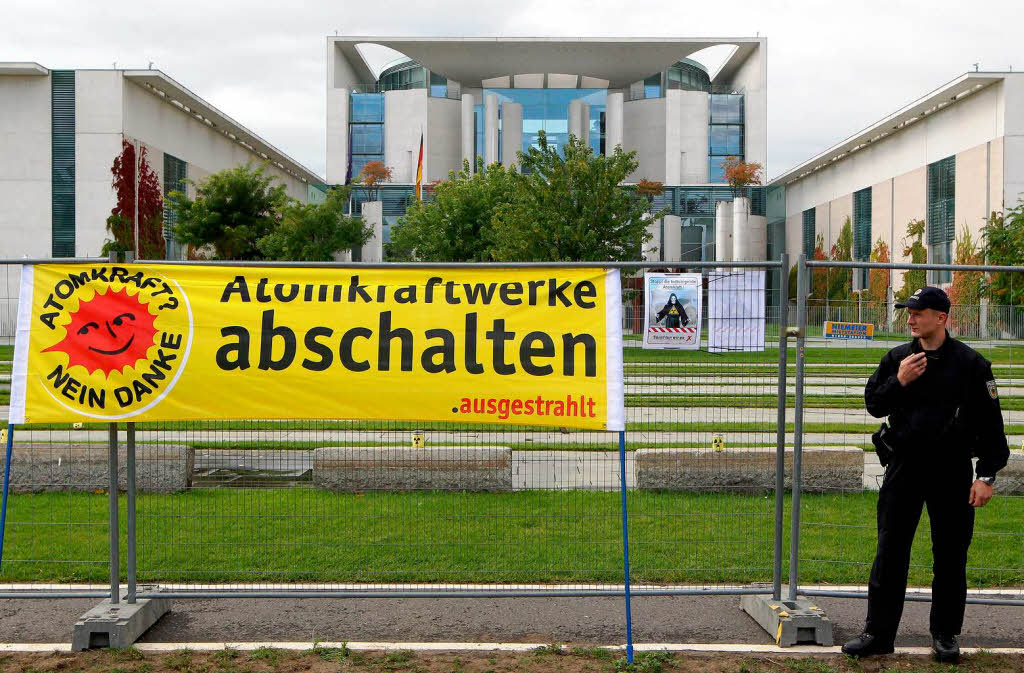 Lebt die Demo-Kultur der 80er Jahre wieder auf? Schwarz und Gelb dominierten die Anti-Atom-Demonstration in Berlin Lebt die Demo-Kultur der 80er Jahre wieder auf? Schwarz und Gelb dominierten die Anti-Atom-Demonstration in Berlin