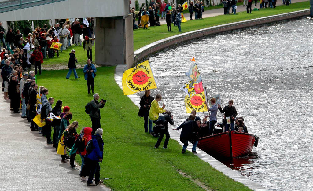 Lebt die Demo-Kultur der 80er Jahre wieder auf? Schwarz und Gelb dominierten die Anti-Atom-Demonstration in Berlin Lebt die Demo-Kultur der 80er Jahre wieder auf? Schwarz und Gelb dominierten die Anti-Atom-Demonstration in Berlin