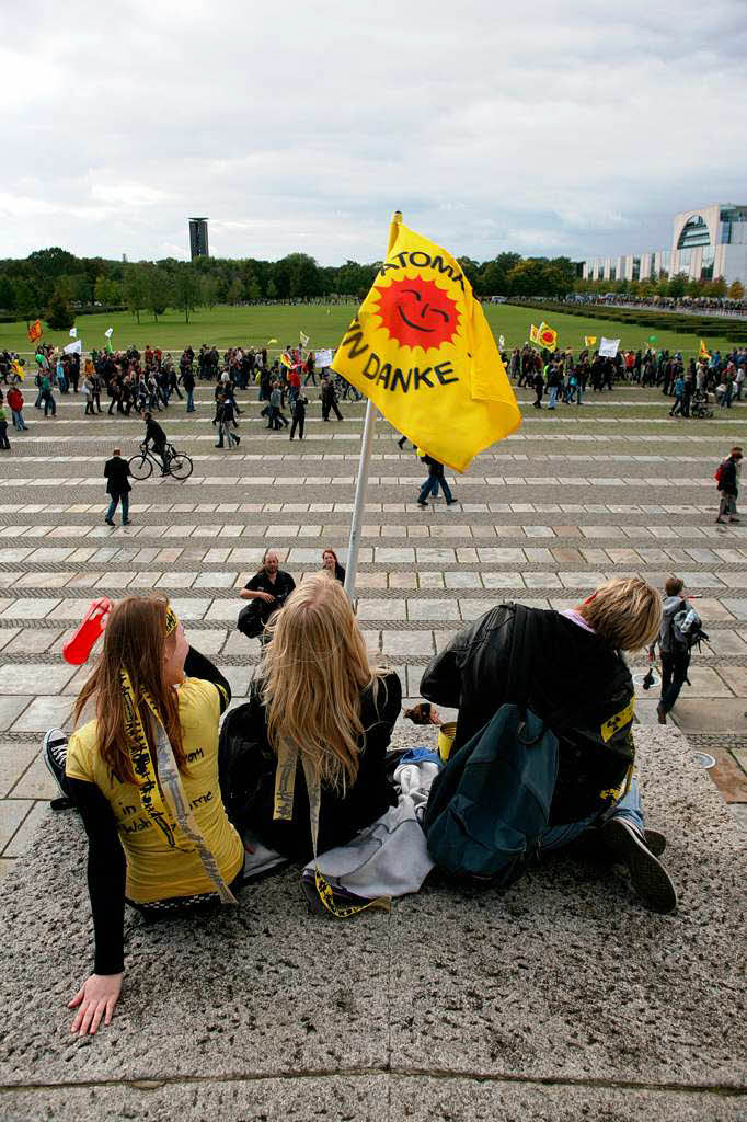Lebt die Demo-Kultur der 80er Jahre wieder auf? Schwarz und Gelb dominierten die Anti-Atom-Demonstration in Berlin Lebt die Demo-Kultur der 80er Jahre wieder auf? Schwarz und Gelb dominierten die Anti-Atom-Demonstration in Berlin