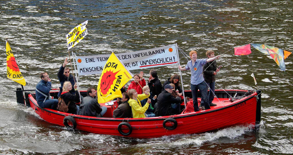 Lebt die Demo-Kultur der 80er Jahre wieder auf? Schwarz und Gelb dominierten die Anti-Atom-Demonstration in Berlin Lebt die Demo-Kultur der 80er Jahre wieder auf? Schwarz und Gelb dominierten die Anti-Atom-Demonstration in Berlin