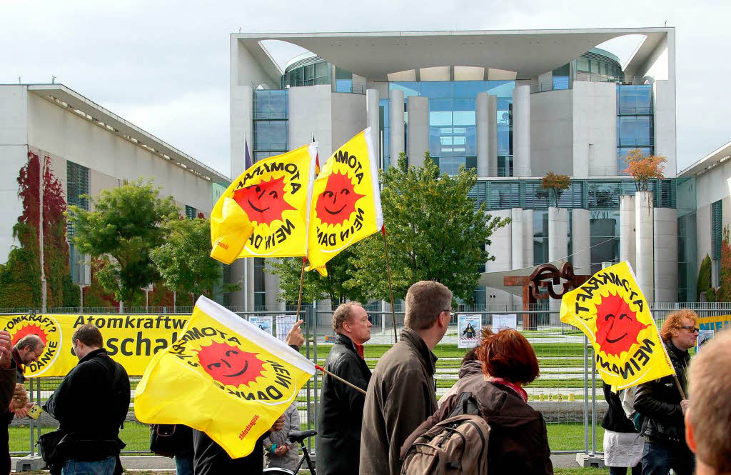 Lebt die Demo-Kultur der 80er Jahre wieder auf? Schwarz und Gelb dominierten die Anti-Atom-Demonstration in Berlin Lebt die Demo-Kultur der 80er Jahre wieder auf? Schwarz und Gelb dominierten die Anti-Atom-Demonstration in Berlin
