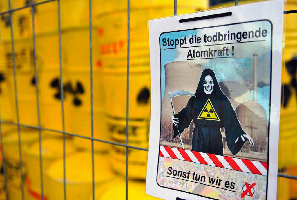 Lebt die Demo-Kultur der 80er Jahre wieder auf? Schwarz und Gelb dominierten die Anti-Atom-Demonstration in Berlin Lebt die Demo-Kultur der 80er Jahre wieder auf? Schwarz und Gelb dominierten die Anti-Atom-Demonstration in Berlin
