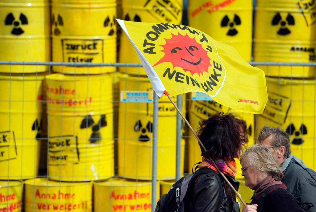 Lebt die Demo-Kultur der 80er Jahre wieder auf? Schwarz und Gelb dominierten die Anti-Atom-Demonstration in Berlin Lebt die Demo-Kultur der 80er Jahre wieder auf? Schwarz und Gelb dominierten die Anti-Atom-Demonstration in Berlin