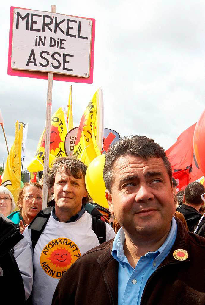 Lebt die Demo-Kultur der 80er Jahre wieder auf? Schwarz und Gelb dominierten die Anti-Atom-Demonstration in Berlin Lebt die Demo-Kultur der 80er Jahre wieder auf? Schwarz und Gelb dominierten die Anti-Atom-Demonstration in Berlin