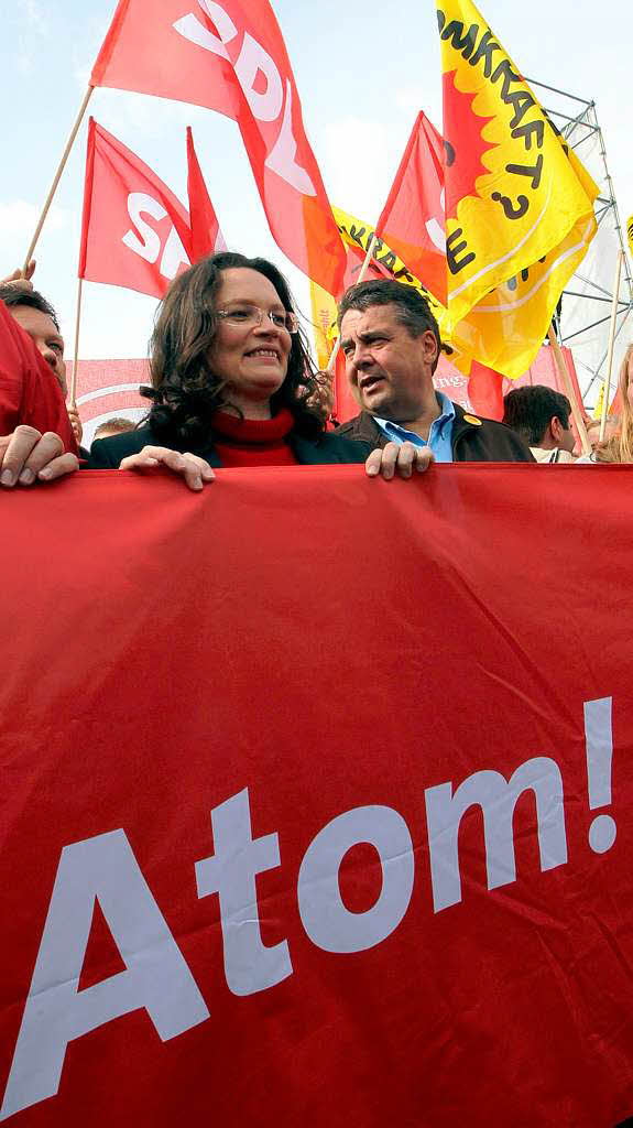 Lebt die Demo-Kultur der 80er Jahre wieder auf? Schwarz und Gelb dominierten die Anti-Atom-Demonstration in Berlin Lebt die Demo-Kultur der 80er Jahre wieder auf? Schwarz und Gelb dominierten die Anti-Atom-Demonstration in Berlin